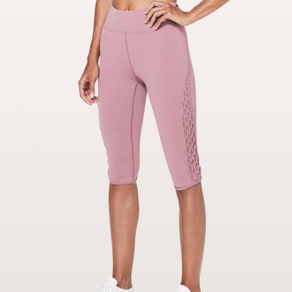 Lululemon // Love Knot Crop 15" // Size 2 - Picture 2 of 8